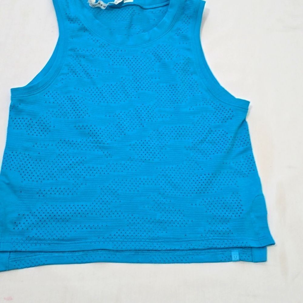 Lululemon Train to be Tank, Size 2, Blue